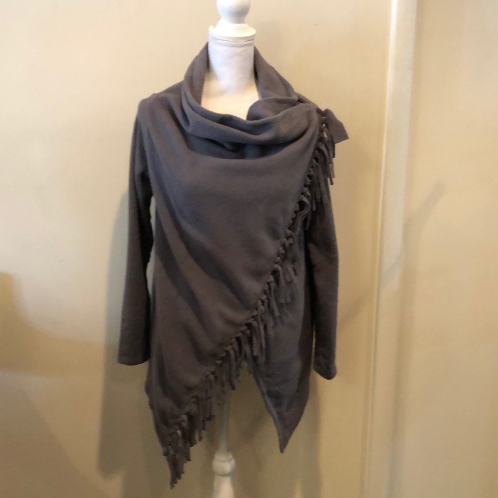 Rosette fleece fringe wrap